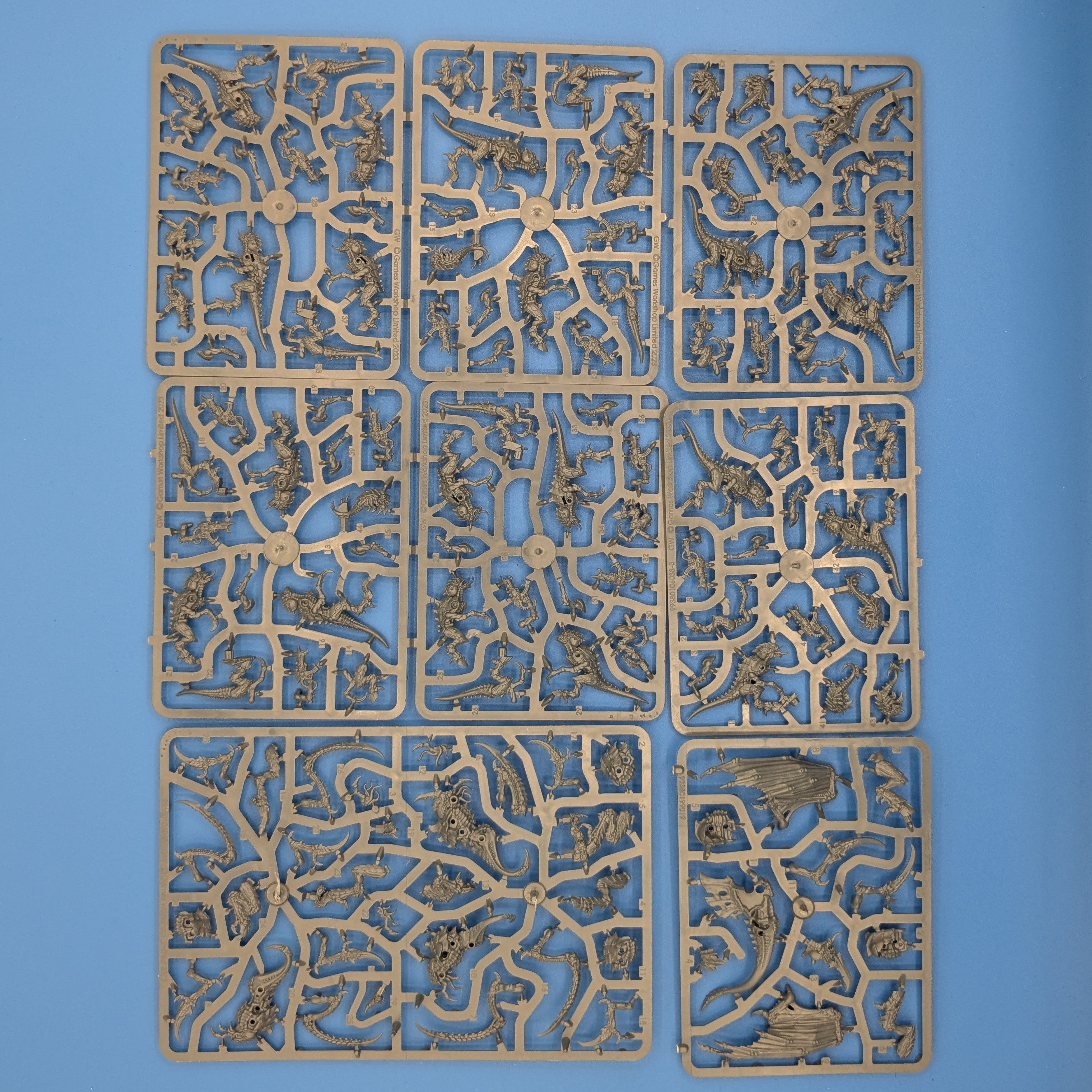 40K: Tyranids - Combat Patrol (32 Miniatures) (USED) (On Sprue no bases) Lot 2