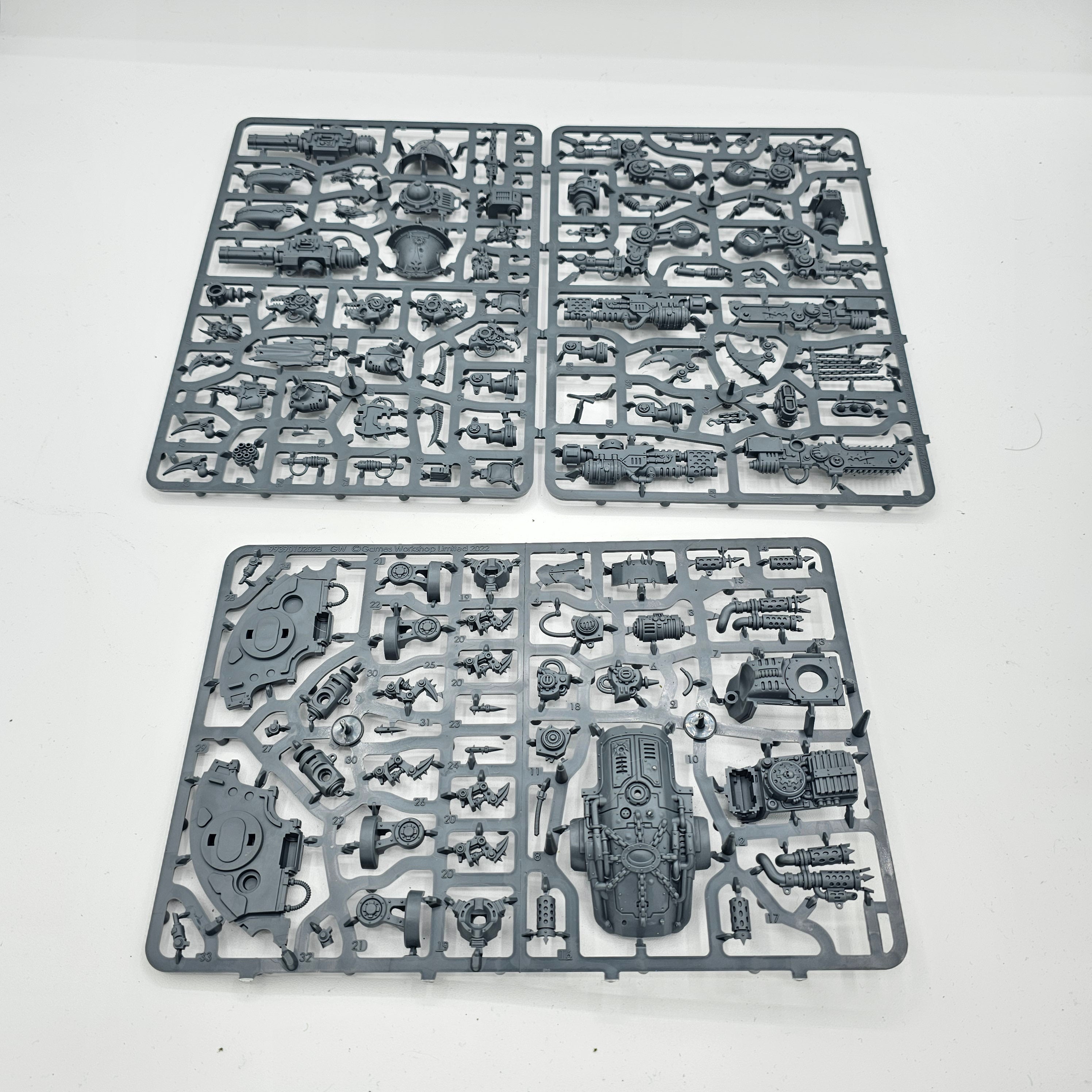 40K: Chaos Knights - War Dog (On Sprue) (USED)