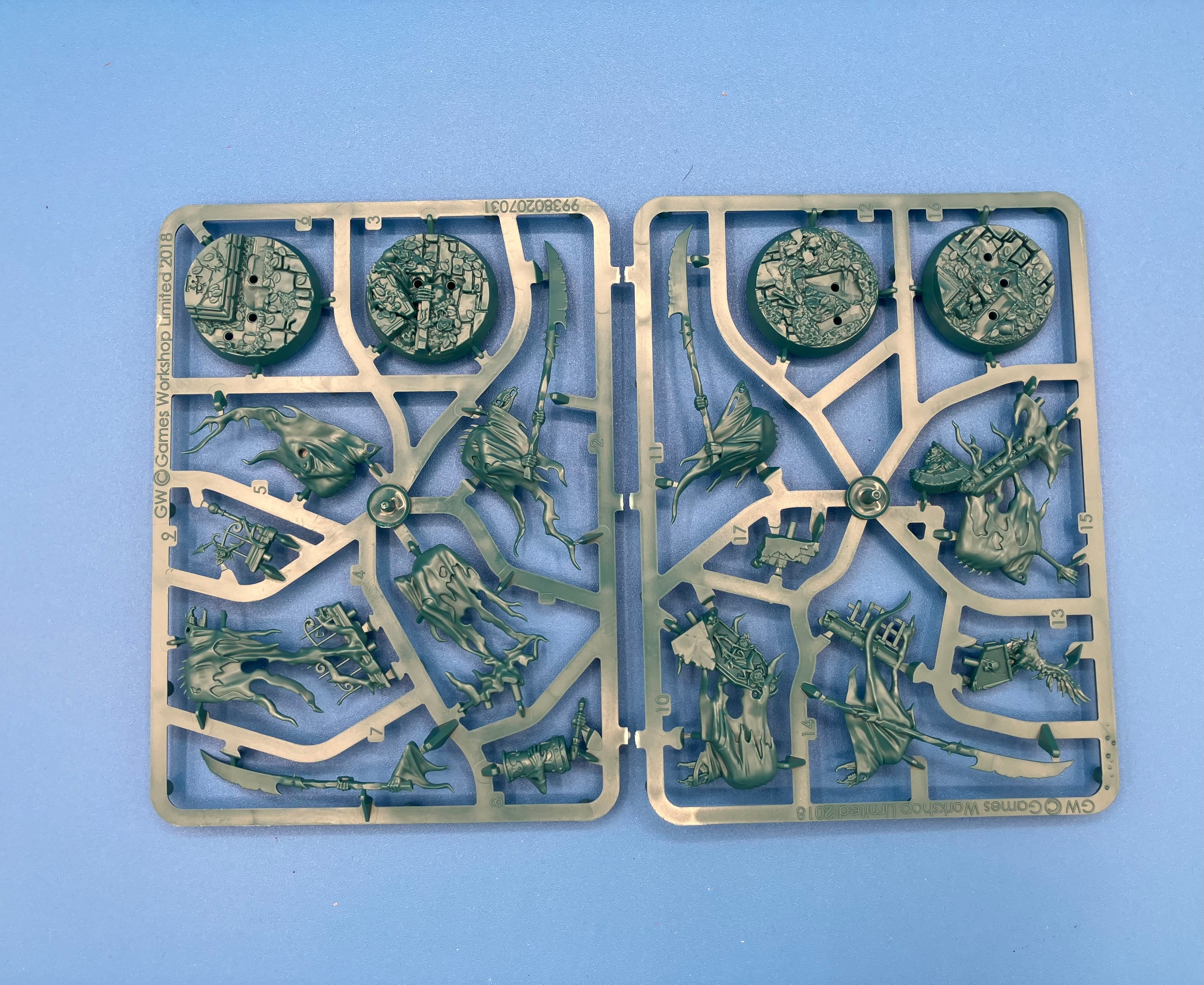Age of Sigmar: Nighthaunt - Glaivewraith Stalkers (Easy to Build) (USED) (On Sprue) Lot2