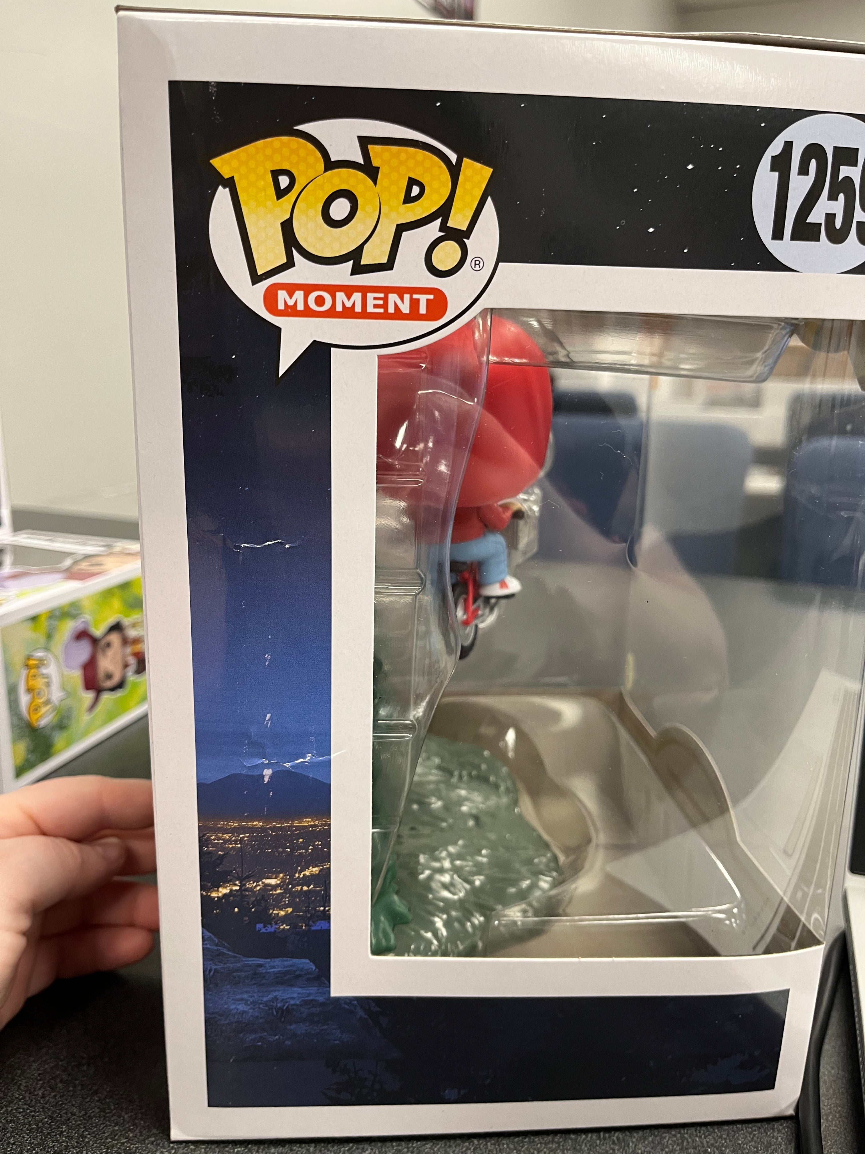 POP Figure Moment: E.T. #1259 - Elliott & E.T. (Glow) Damaged