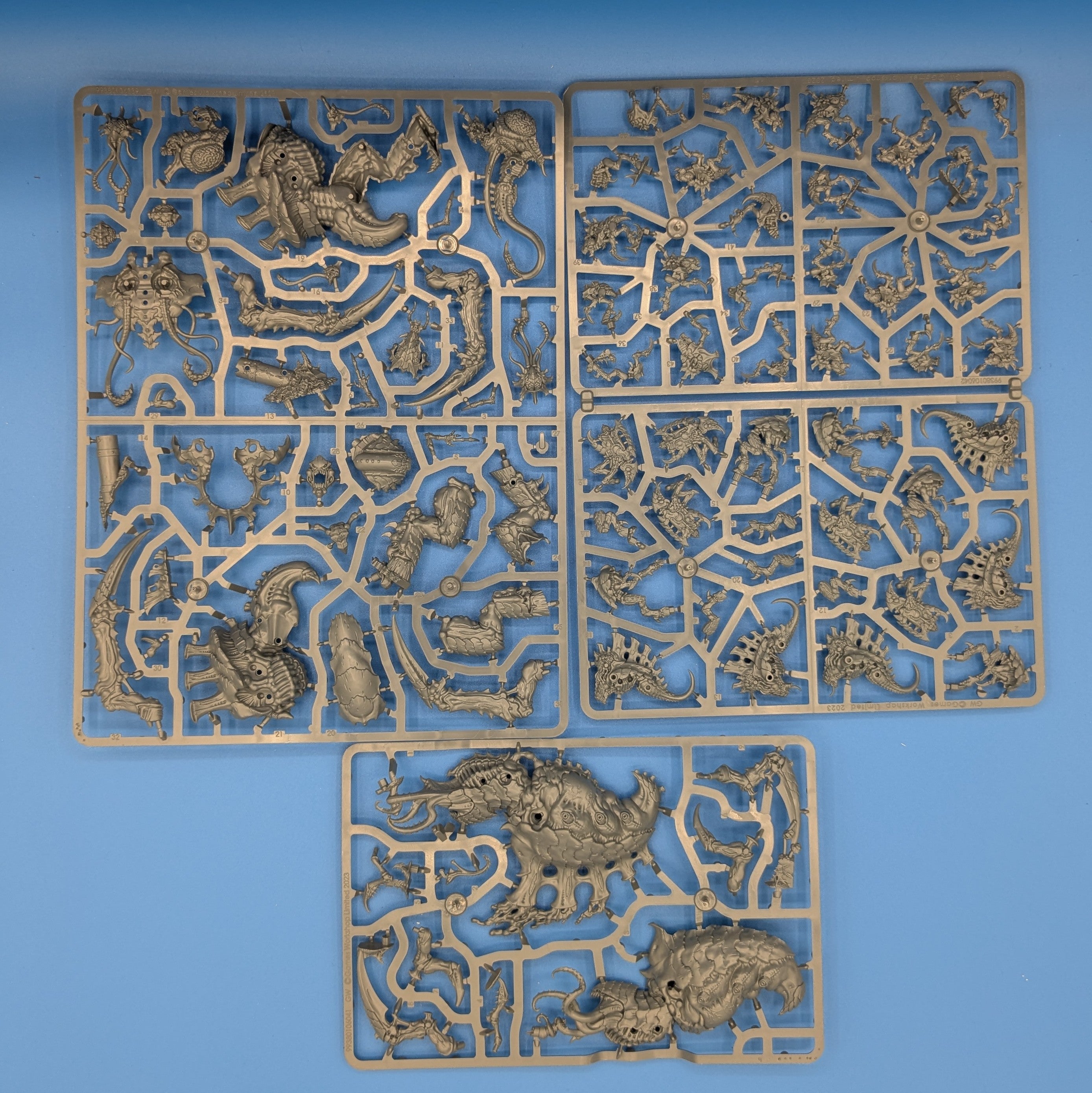 40K: Tyranids - Combat Patrol (32 Miniatures) (USED) (On Sprue no bases) Lot 2