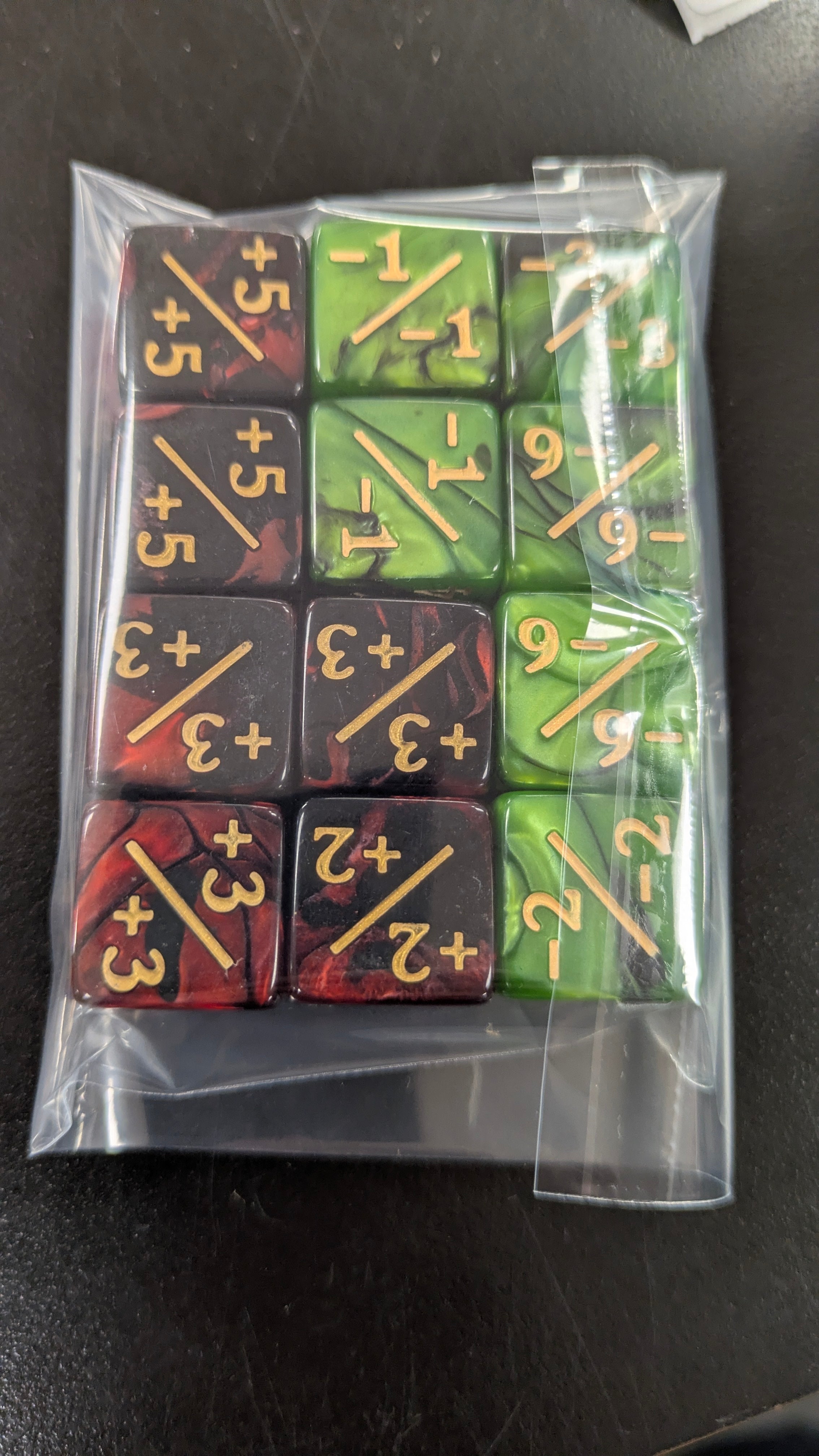 HD: Counter Dice - Red & Green (12)