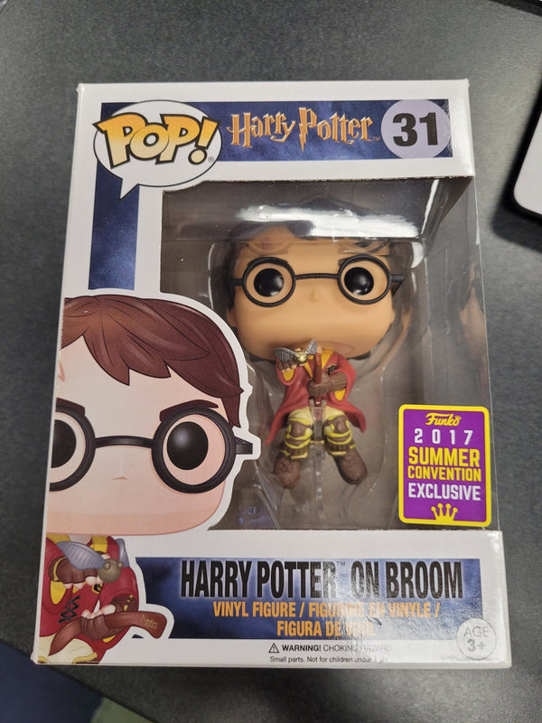 POP Figure: Harry Potter #0031 - Harry Potter on Broom (Summer Convention Excl.) (Damaged Box)