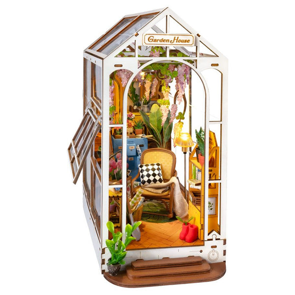 Book Nook & Wonderland: Garden Flower House