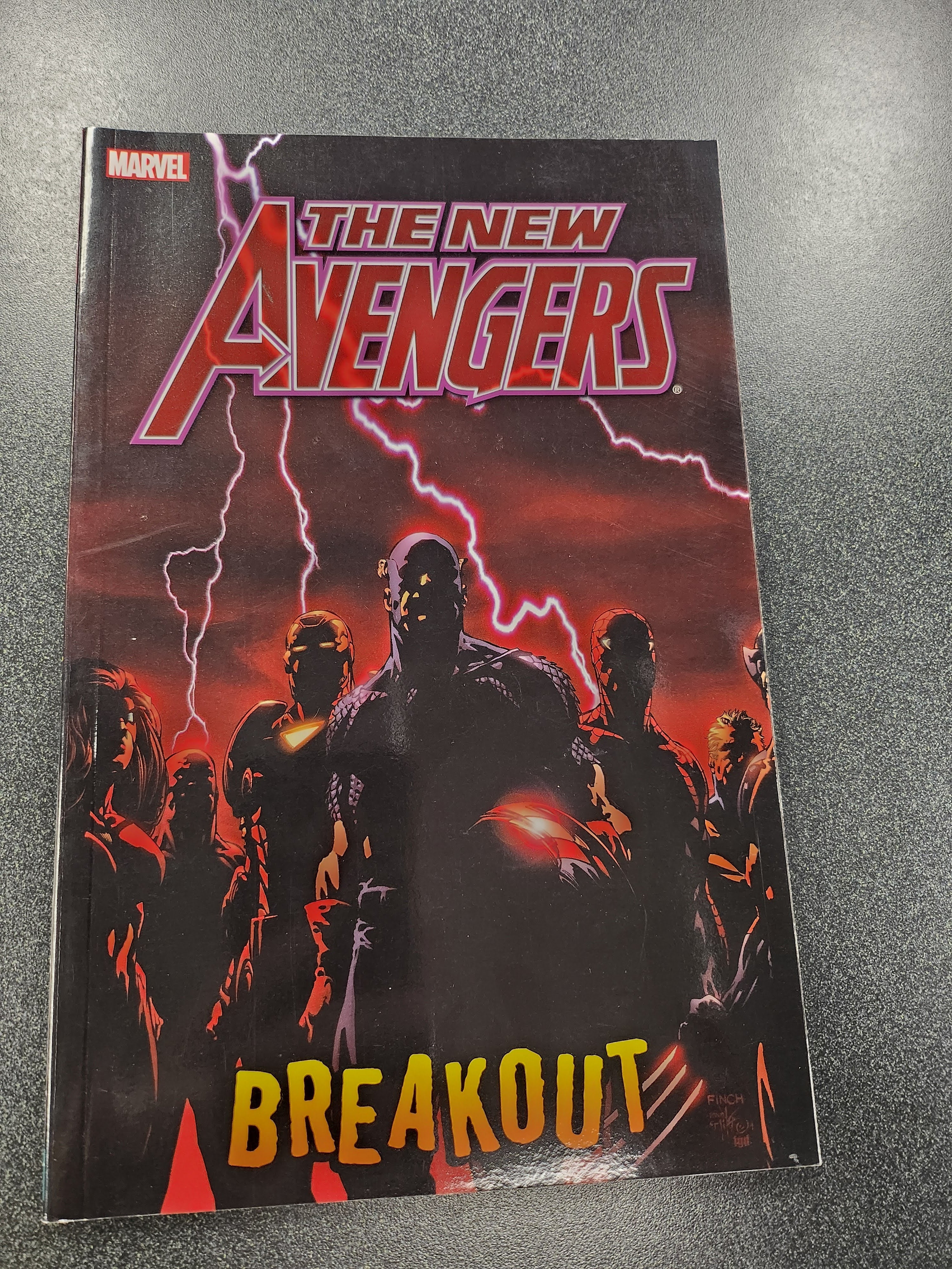 NEW AVENGERS TP #1 BREAKOUT (USED)