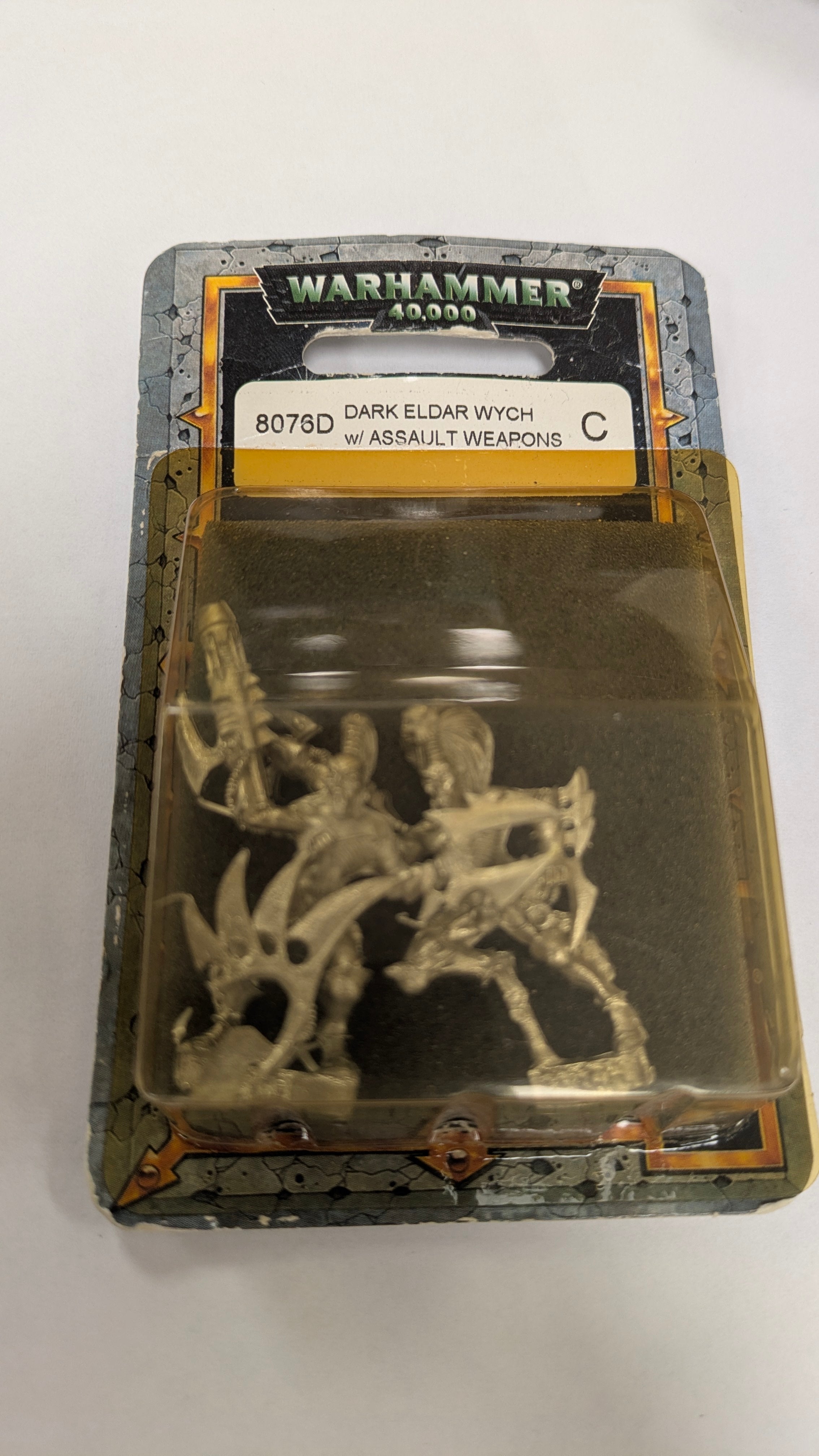 Warhammer 40,000: Dark Eldar Wych w/Assault Weapon (OOP Metal Blister)