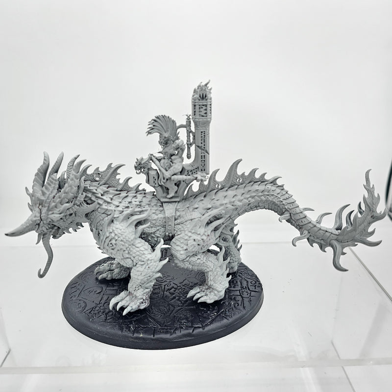 Age of Sigmar: Auric Runefather on Magmadroth (USED)