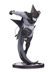 BATMAN BLACK & WHITE STATUE WHITE KNIGHT BY SEAN MURPHY